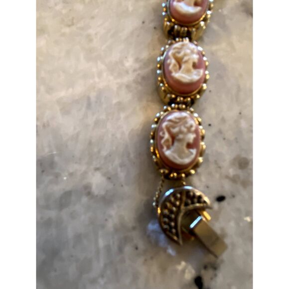 Vintage Bonetto Quartz Pink Cameo Slide Watch - Picture 1 of 5